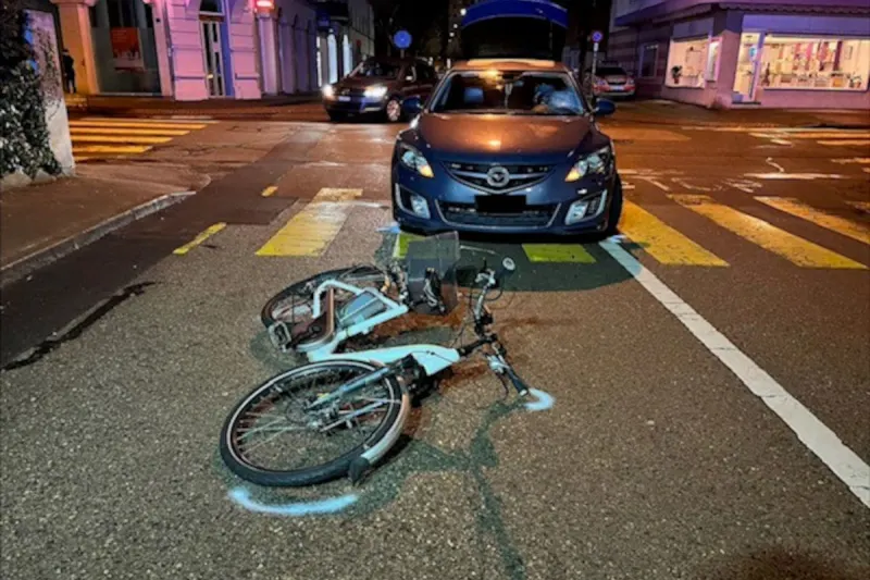 Delémont JU – E-Bike-Fahrer bei Unfall mit Auto verletzt