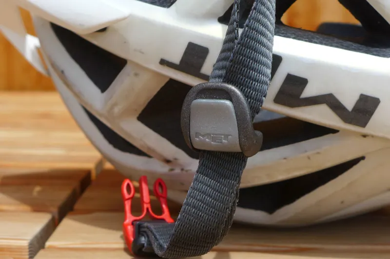 Sankt Martin im Mühlkreis - 15-jährige Mofalenkerin kracht frontal in Rennradfahrer