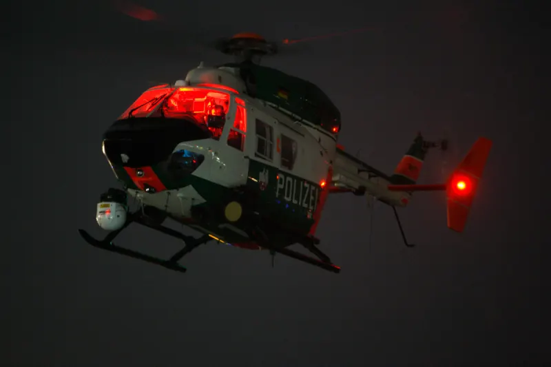 Ratingen NW – Polizei fasst Brandstifter nach Fahndung mit Hubschrauber