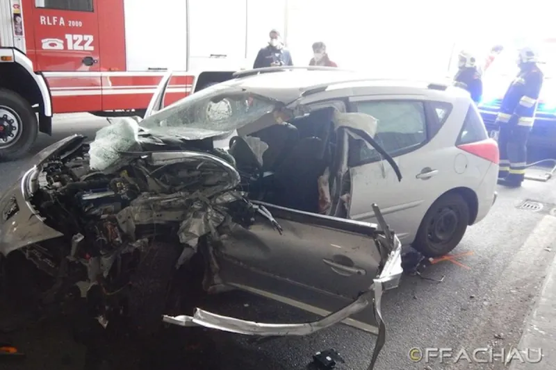 Achau – Kollision zwischen Auto und Klein-Lkw
