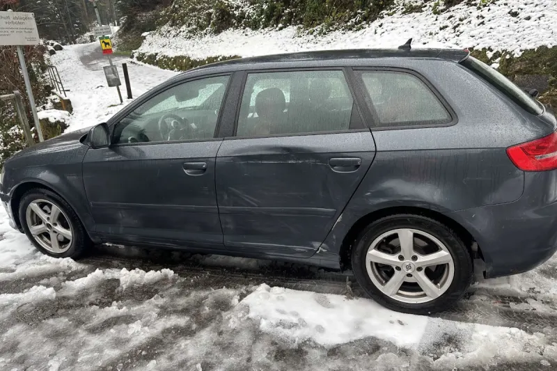Wolfhalden AR – Unfall auf Schneematsch mit Sommerpneus