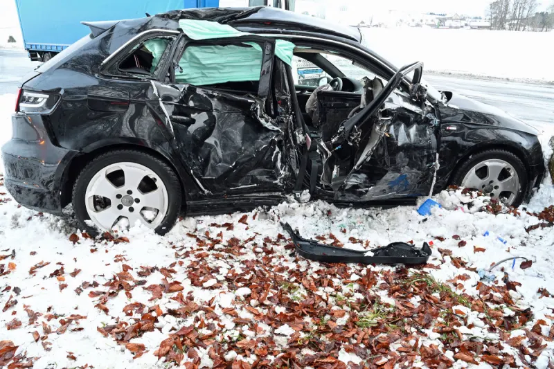 Beromünster LU – Zwei Verletzte bei Unfall mit Lastwagen