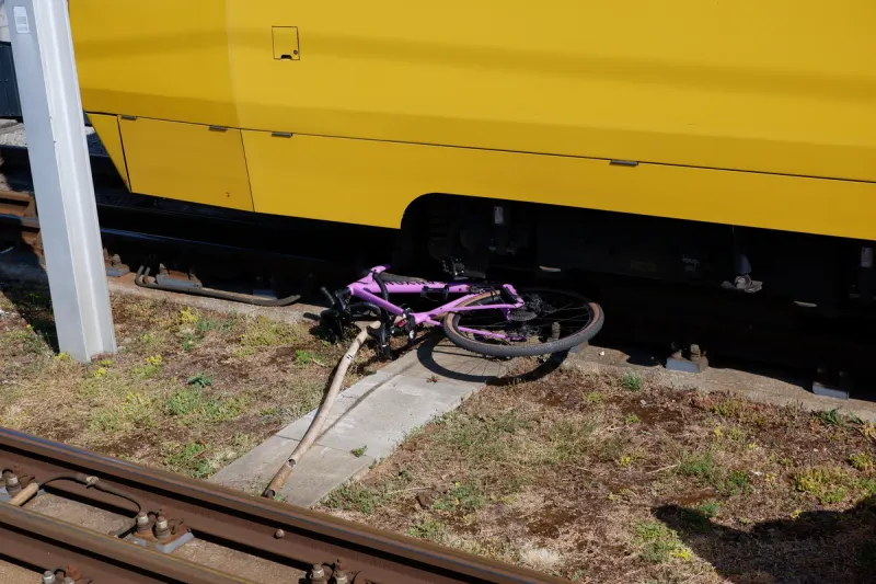 Stuttgart BW – Radfahrerin mit einer Stadtbahn kollidiert