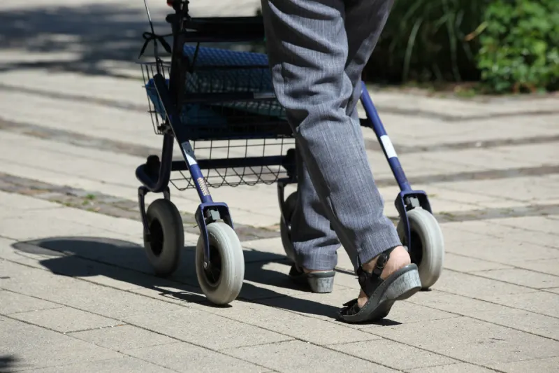 Wuppertal - Frau mit Rollator schwer verletzt