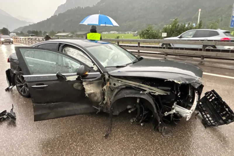 Niederurnen GL - Verkehrsunfall auf der Autobahn A3 bei Niederurnen