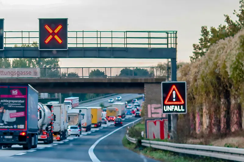 Friedberg A5 – Unfall nach Missachtung von Fahrstreifensperrung