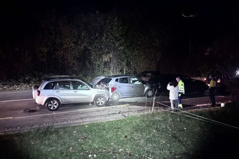 Bottmingen BL – Auffahrunfall mit vier Fahrzeugen