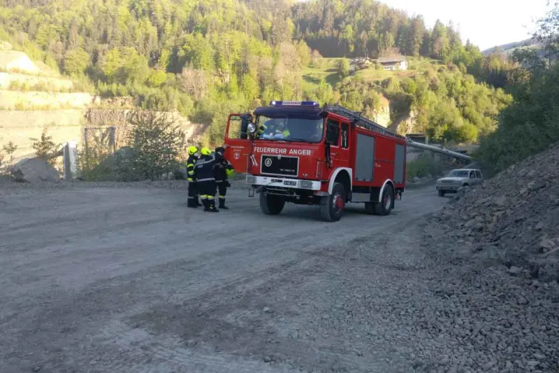 Tödlicher Arbeitsunfall in Anger - Kippmulde stürzte 8 Meter über Halde ab