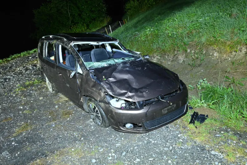 Weisstannen SG – Auto überschlägt sich nach Selbstunfall