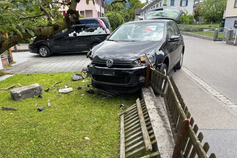 Unfall in Niederurnen GL – Gegen einen Gartenzaun und Betonpfeiler geprallt