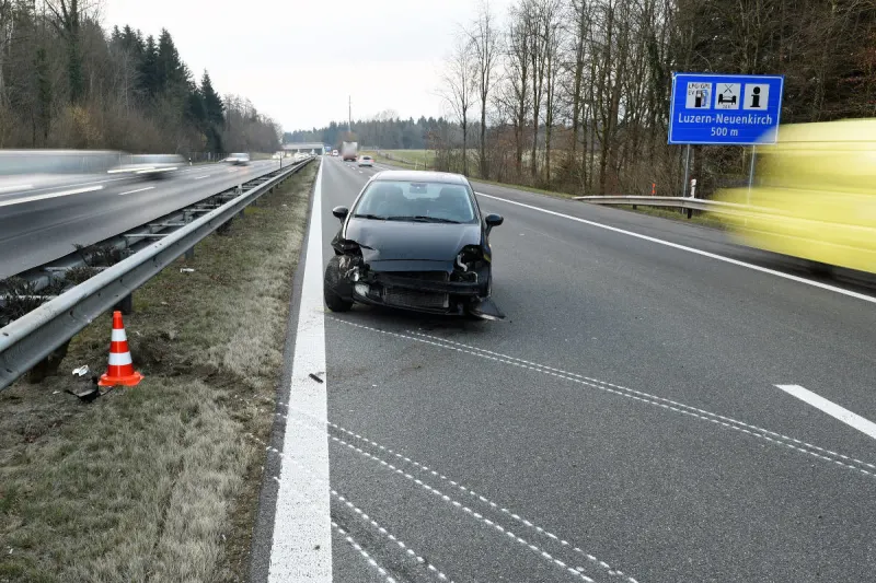 A2 Neuenkirch LU – Selbstunfall eines Personenwagens auf der Autobahn