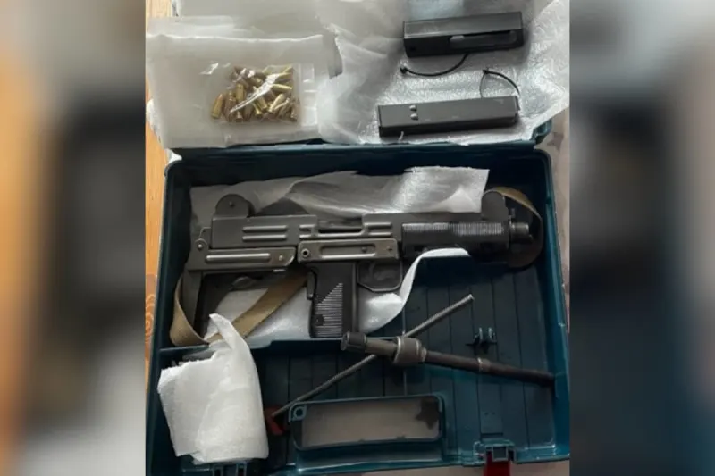 Vulkaneifel – Maschinenpistole in Werkzeugkoffer versteckt – Zollfahnder stellen mehrere Waffen und Munition sicher