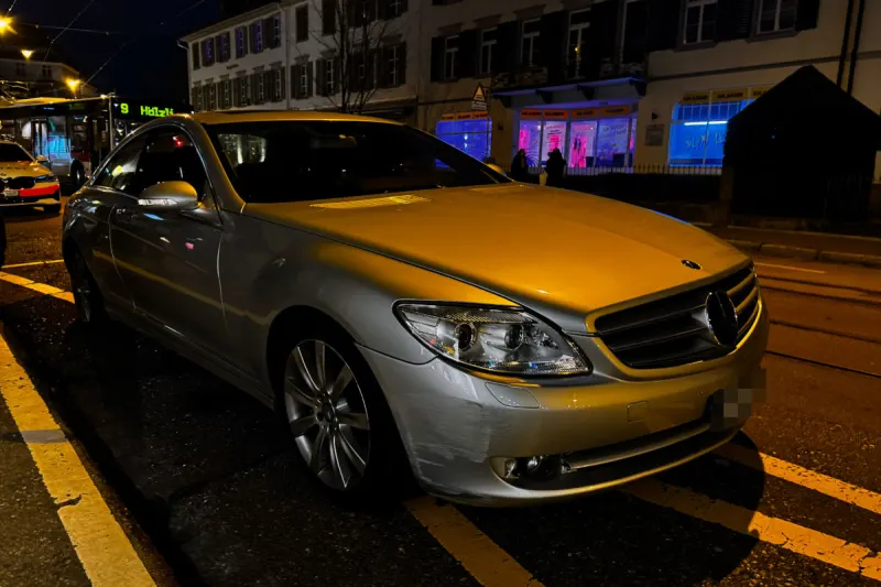 St. Gallen – Lenker fährt nach Unfall mit plattem Reifen weiter