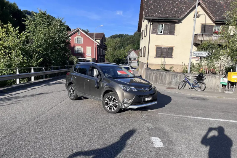 Dietfurt SG – Velo kollidiert mit Auto