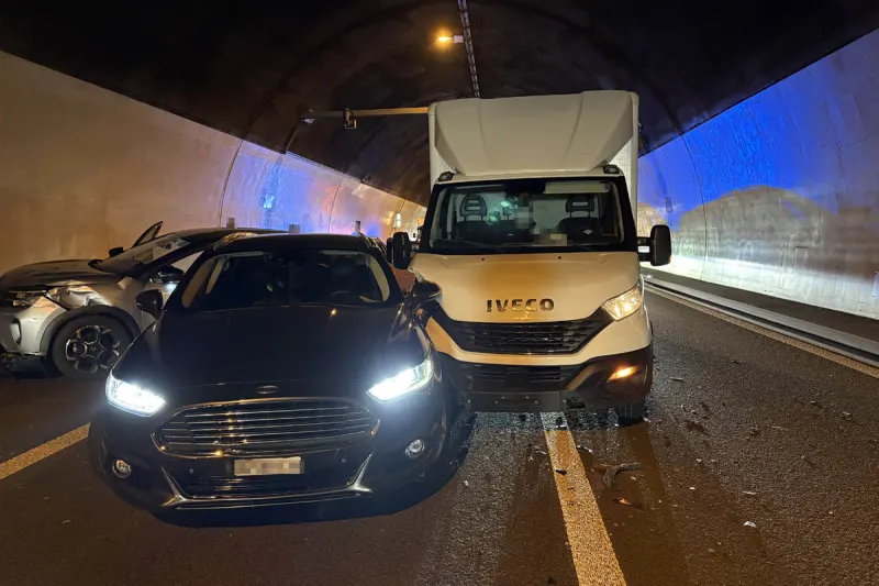 Neuenhof AG – Mehrere Auffahrkollisionen im Bareggtunnel