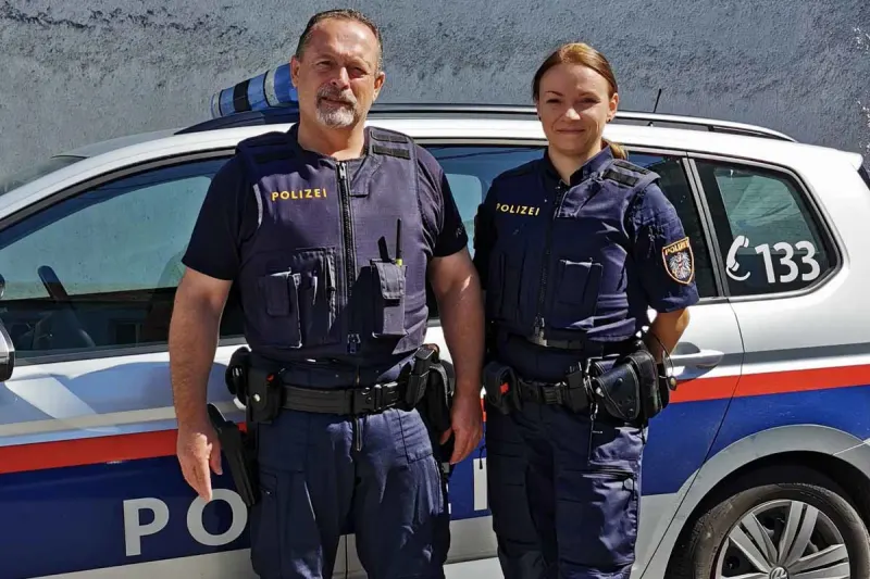 Mattighofen - Polizisten retten Frau aus stark verrauchte Wohnung 