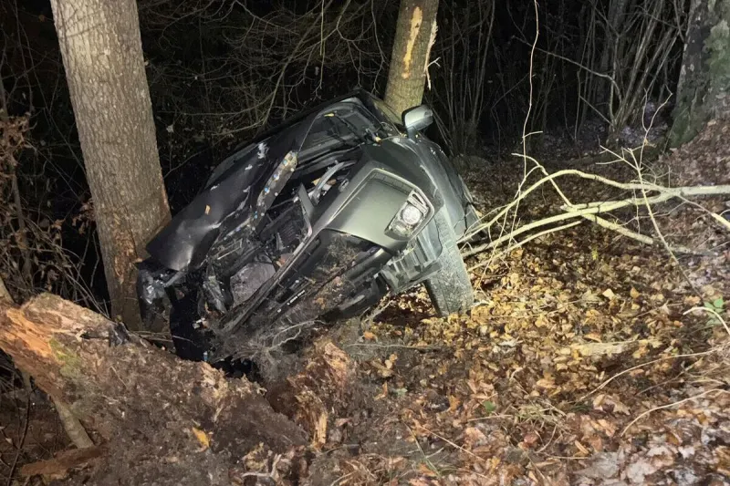 Betschwanden GL – Unfall wegen Reifglätte