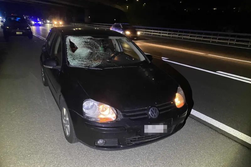 A1 Baden - Fussgänger auf Autobahn von VW Golf erfasst – tot