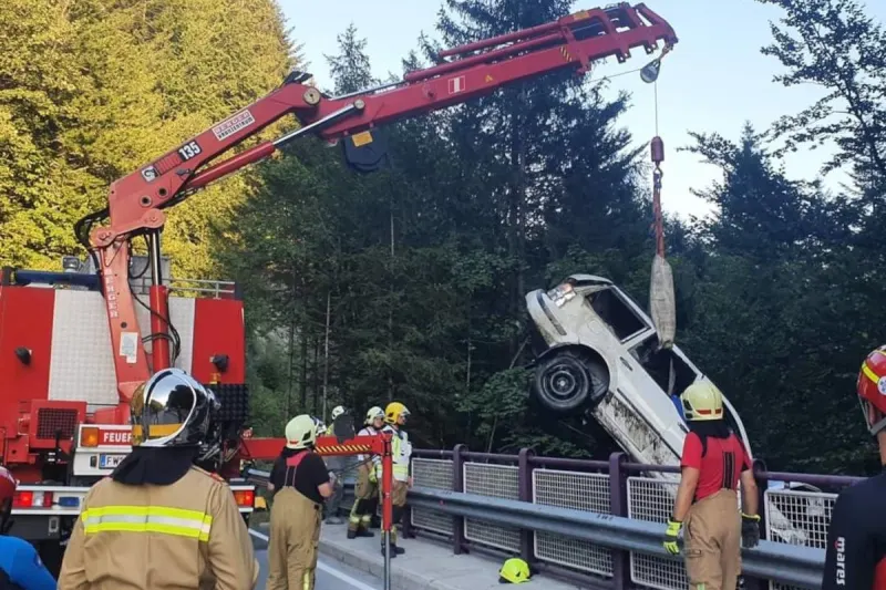 Krispl – Fahrzeugabsturz aufgrund eines Sekundenschlafes 