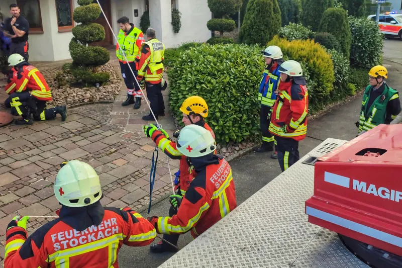 Stockach – Person aus acht Meter tiefem Abwasserschacht gerettet