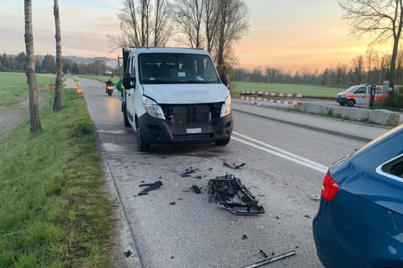 Rüdlingen SH - Heftige Kollision vor Lichtanlage
