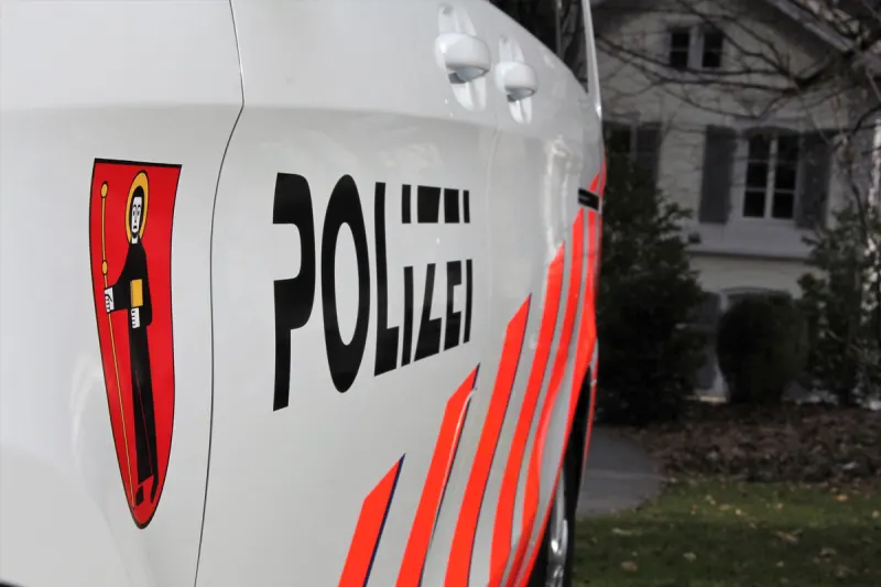 Näfels GL – Jugendlicher Lenker (17) ohne Führerausweis flüchtet