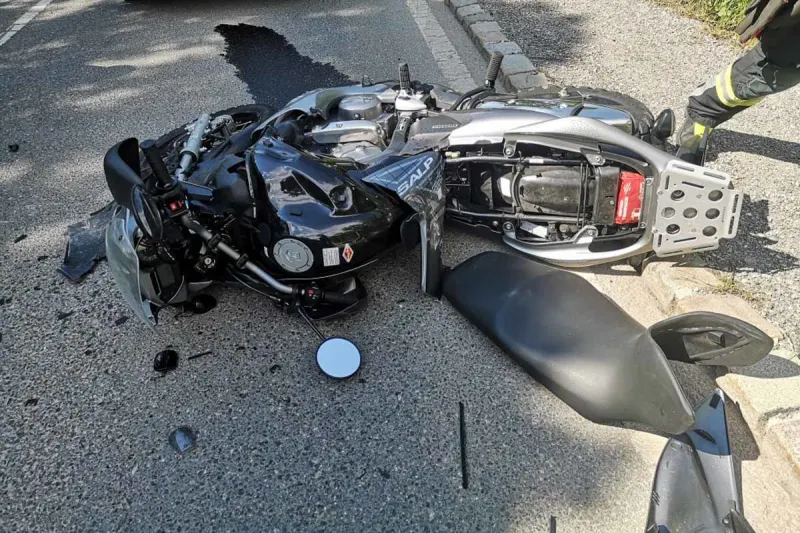 Schwerer Motorradunfall in Mödling - Kind bei Motorradausflug mit Vater verletzt