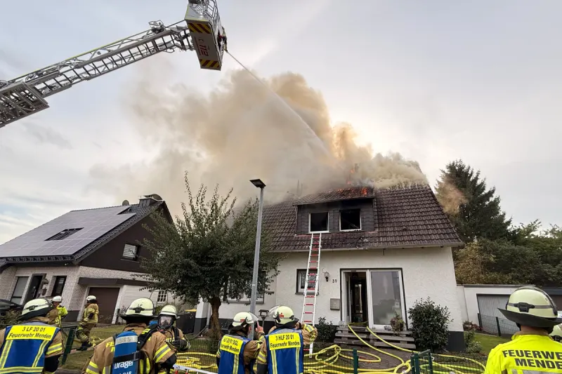 Menden NW – Dachstuhlbrand eines Einfamilienhauses