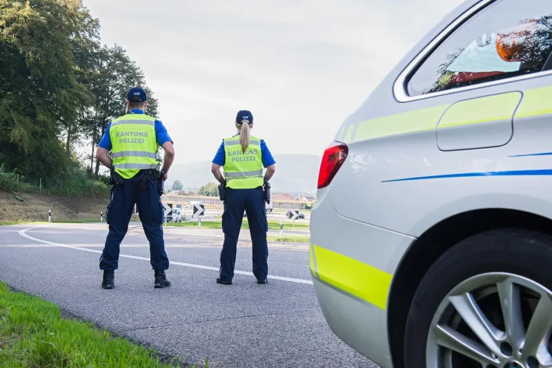 Boswil AG - Junger Fahrer von VW Golf verursacht Unfall und haut ab