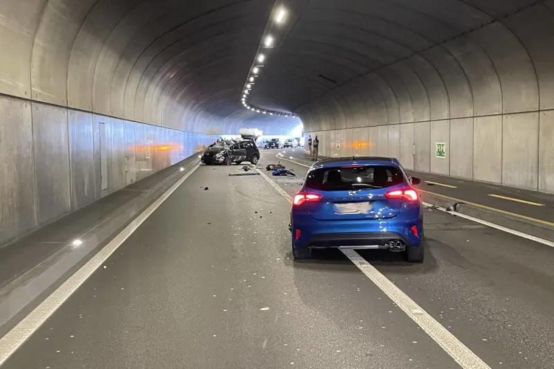 Morschach SZ – Sieben Personen bei Frontalkollision im Ölbergtunnel verletzt
