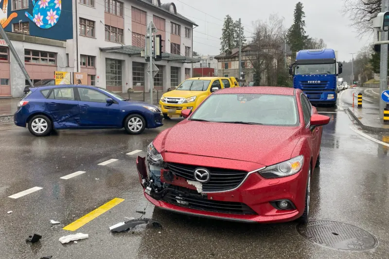 Frauenfeld TG – Kollision zwischen zwei Autos auf einer Kreuzung