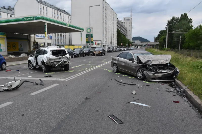 Wien – Lenker verursacht stark alkoholisiert Unfall