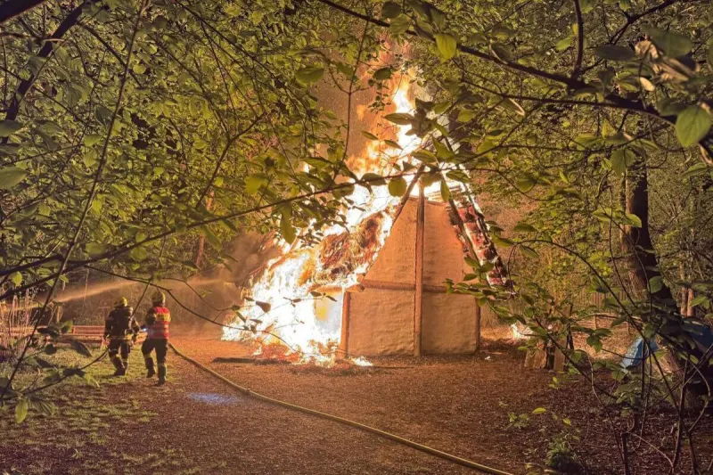 Mäder – Kerze löst Brand im Museumsdorf aus