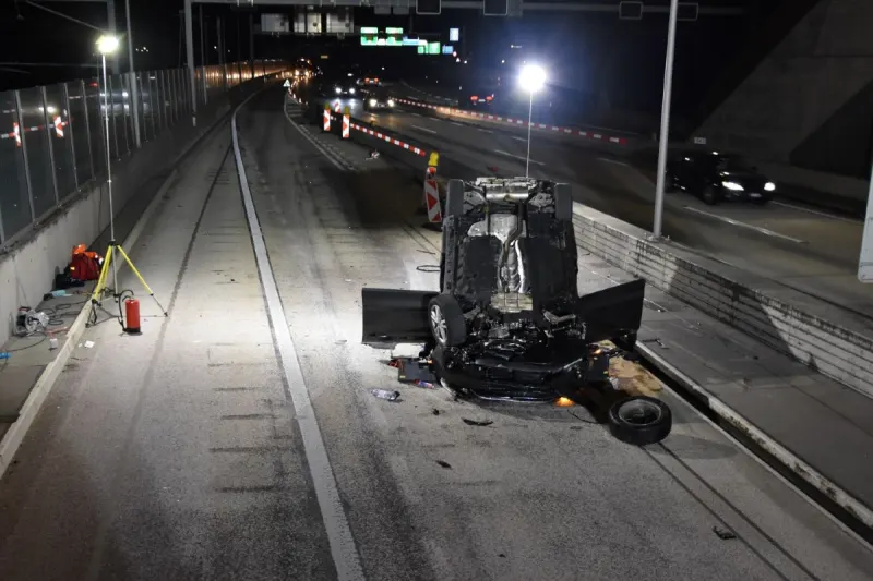 Hergiswil NW - Personenwagen kollidiert auf der A2 mit Aufprallschutz