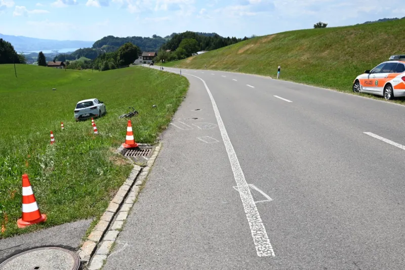  Goldingen SG - Verkehrsunfall zwischen Auto und Motorfahrrad