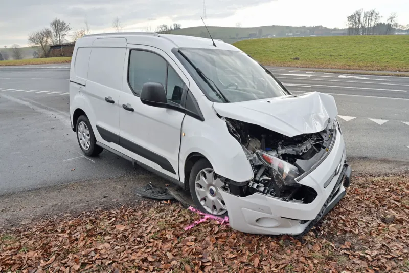 Beromünster LU – Zwei Verletzte nach Unfall von drei Autos
