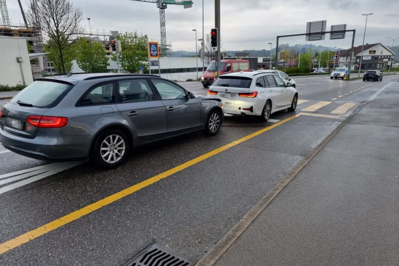  Niederuzwil SG - Auffahrkollision zwischen Audi und BMW