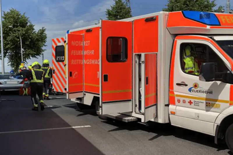 Mönchengladbach NW – Person stürzt in Lichtschacht und wird schwer verletzt