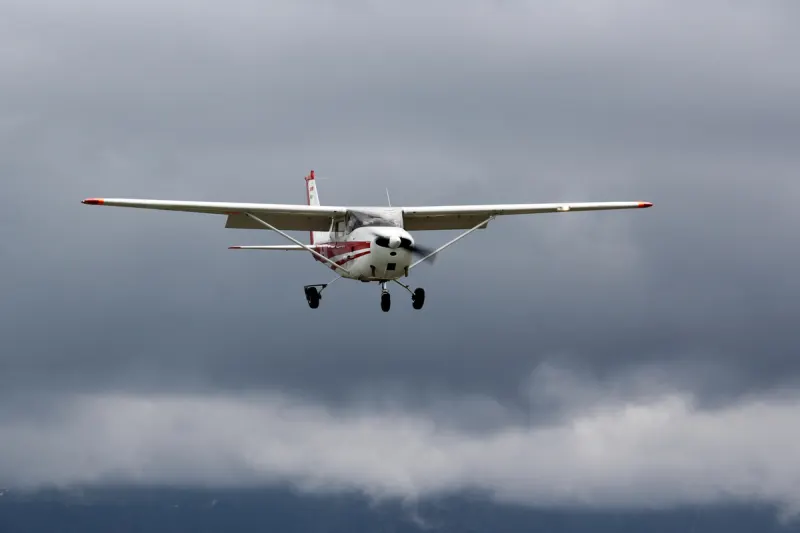 Schweizer Pilot muss in Höchst notlanden