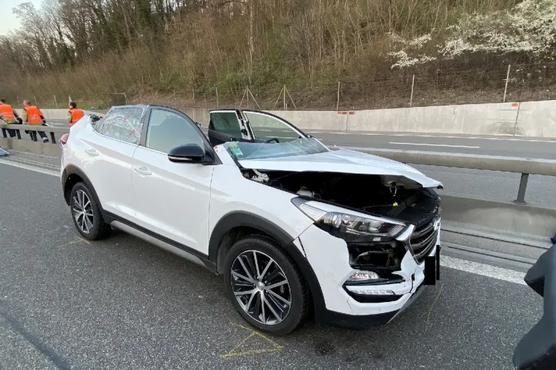 Wahnsinn auf der A18 bei Muttenz BL - Fussgänger löst schwere Verkehrskollisionen aus! Drei Personen schwer verletzt
