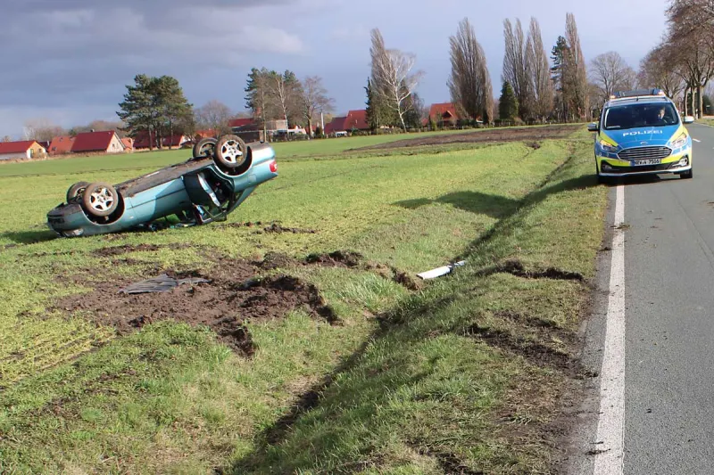 Petershagen - Zwei Hasen verursacht Unfall - Kleinkind verletzt