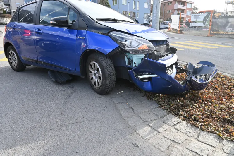 Schaan – Kollision mit Auto und Kandelaber