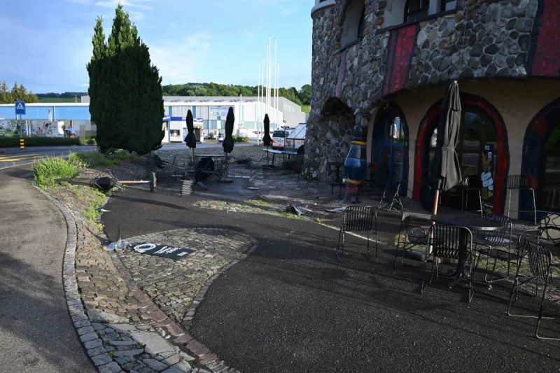 Staad SG – Auto kracht in Restaurant und fährt danach weiter