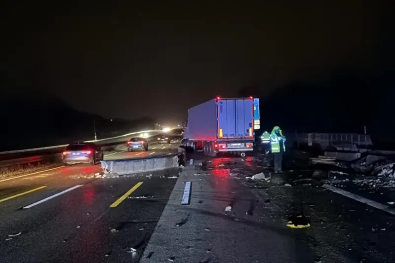 A3 Wiesbaden – Stau nach Unfall von Lkw bei Medenbach
