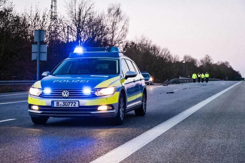Berlin – Transporter erfasst Motorrad
