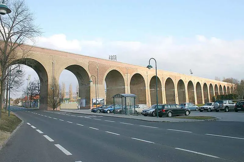  Unfall in Mattersburg - Lenker krachte gegen Pfeiler des Viadukts
