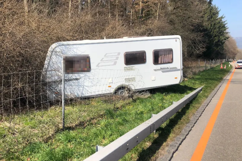 A1 bei Deitingen SO – Wohnanhänger während der Fahrt verloren