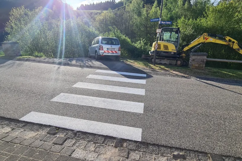 Dhronecken – Unbekannte malen täuschend echten Zebrastreifen