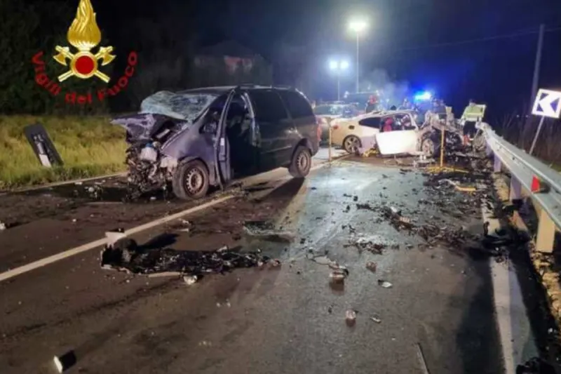 Asti - Vier Personen kommen bei Horrorunfall ums Leben