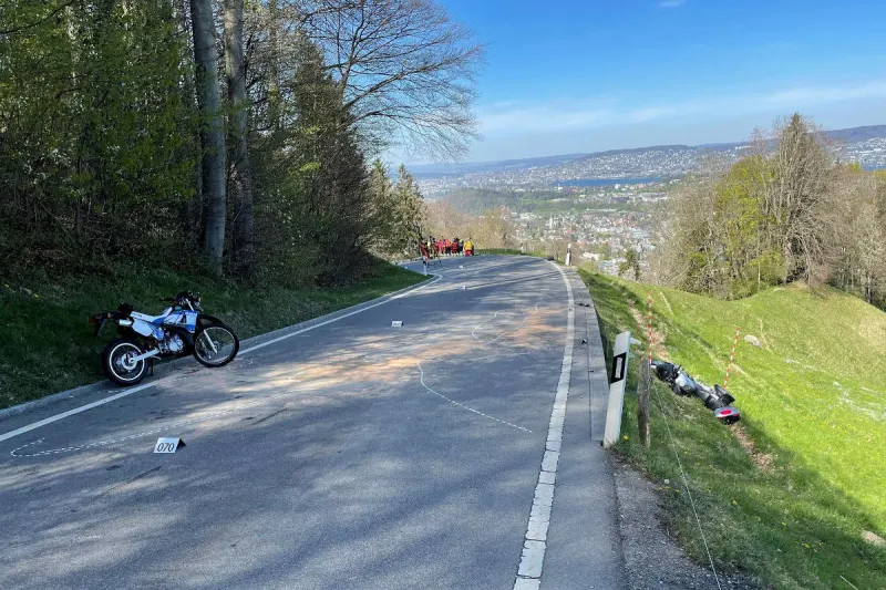Adliswil ZH – Zwei Motorradlenker bei Verkehrsunfall verletzt